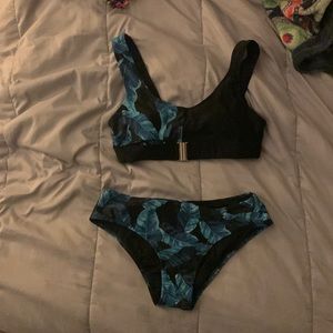 Large bathing suit from SHEIN- it fits like a medium,great condition/barely worn